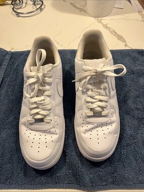 Nike White Men's Athletic Sneakers
